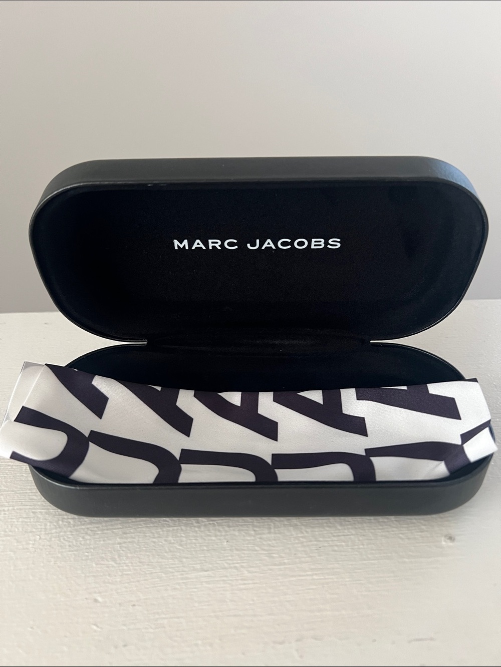 Marc Jacobs Black Hard Sunglasses Case with White Logo Cloth